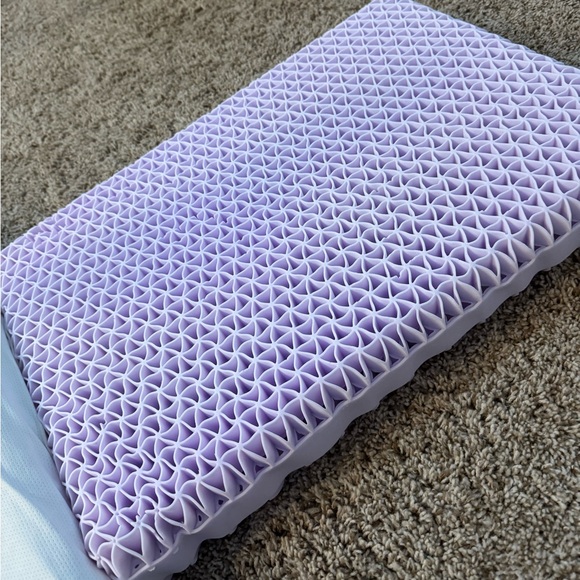 Purple pillow (2 available) - Picture 2 of 2